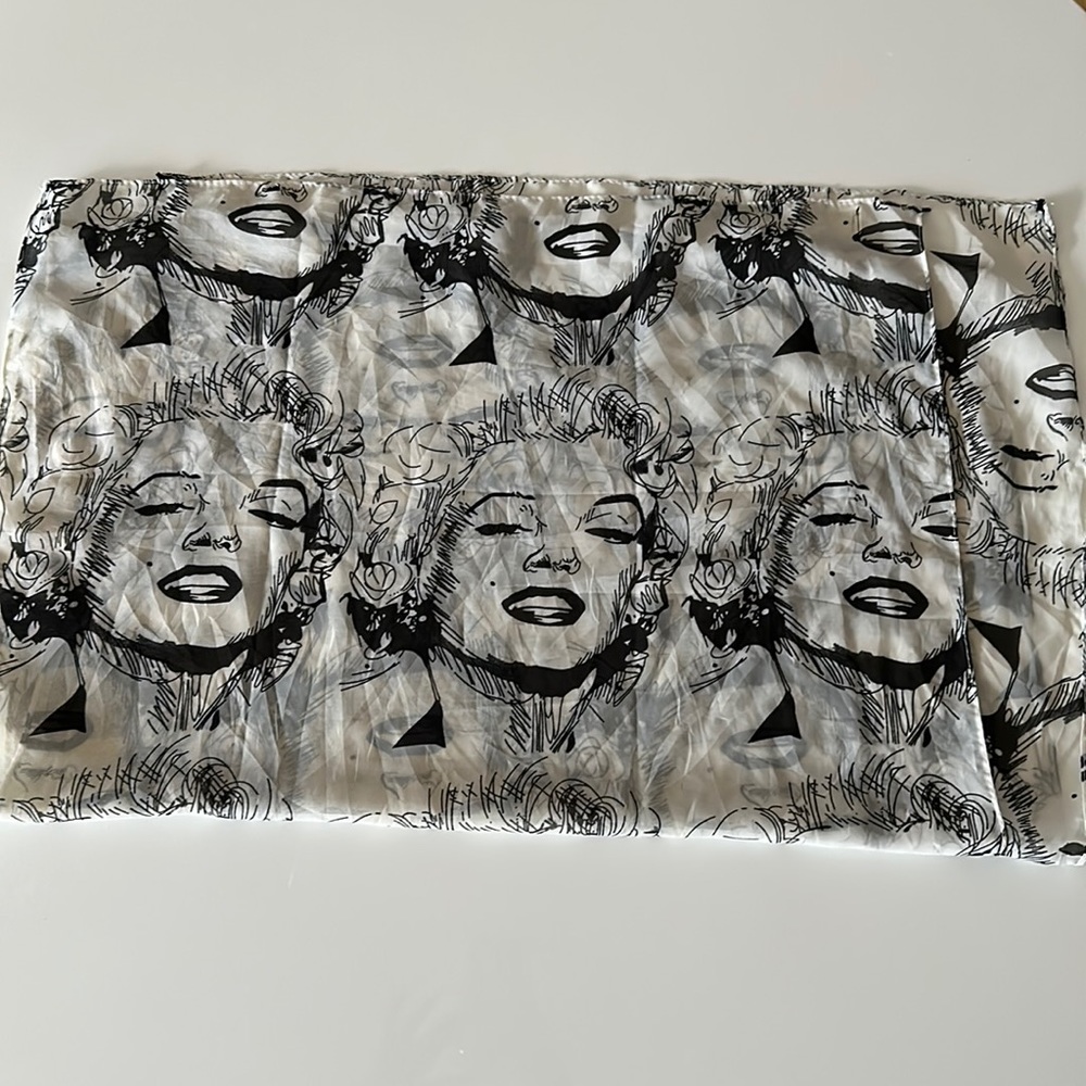 MARILYN MONROE SILK SCARF // ONE SIZE